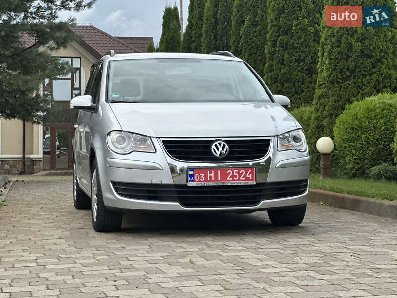 Минивэн Volkswagen Touran 2007 в Сарнах