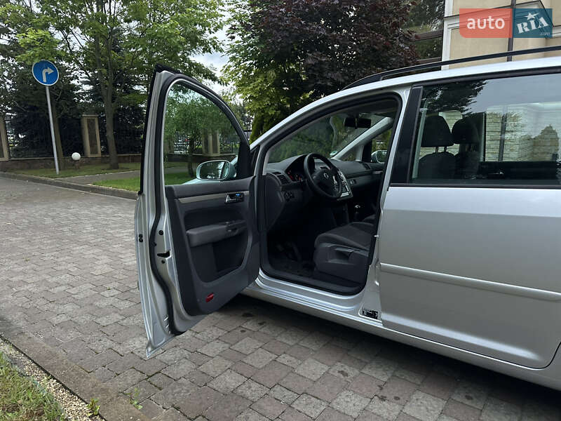 Минивэн Volkswagen Touran 2007 в Сарнах