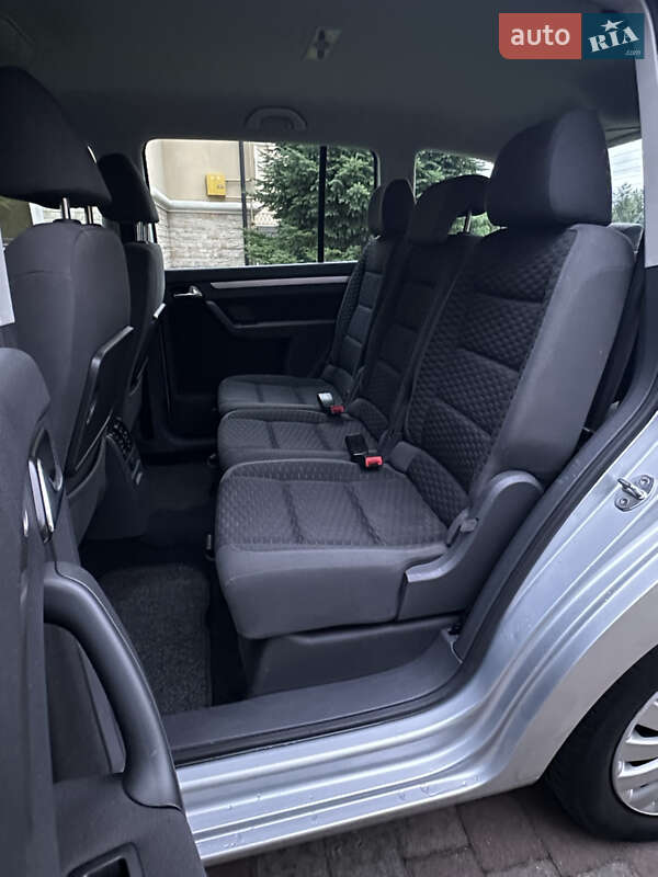 Минивэн Volkswagen Touran 2007 в Сарнах