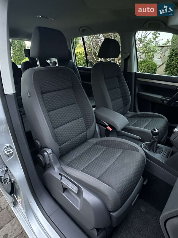 Минивэн Volkswagen Touran 2007 в Сарнах