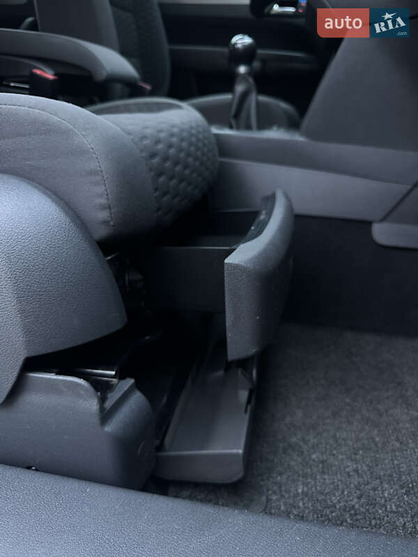 Минивэн Volkswagen Touran 2007 в Сарнах