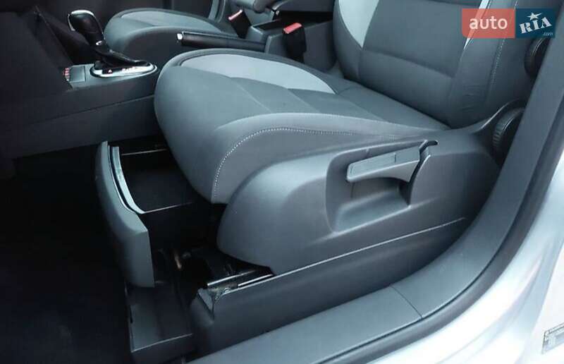 Минивэн Volkswagen Touran 2013 в Кривом Роге