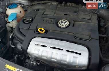 Мінівен Volkswagen Touran 2013 в 