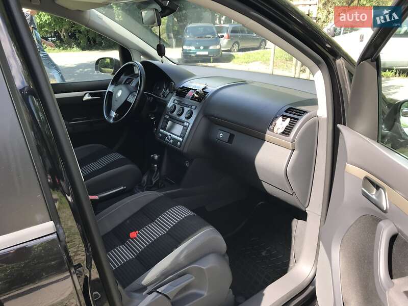 Мінівен Volkswagen Touran 2008 в Херсоні