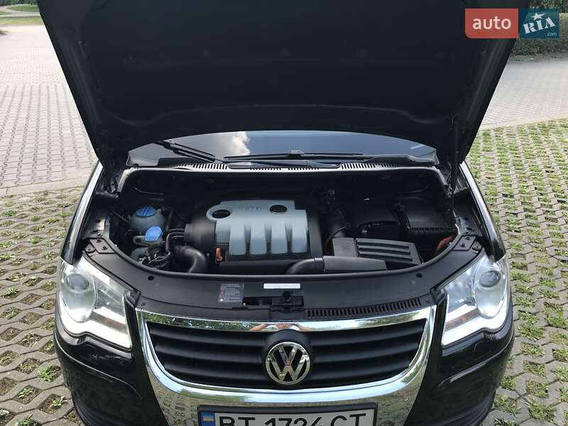 Мінівен Volkswagen Touran 2008 в Херсоні
