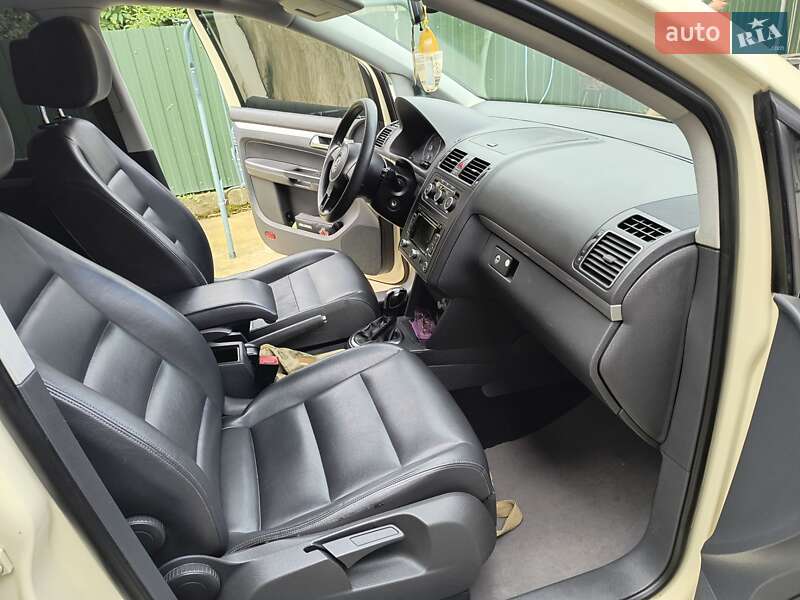 Минивэн Volkswagen Touran 2013 в Ивано-Франковске