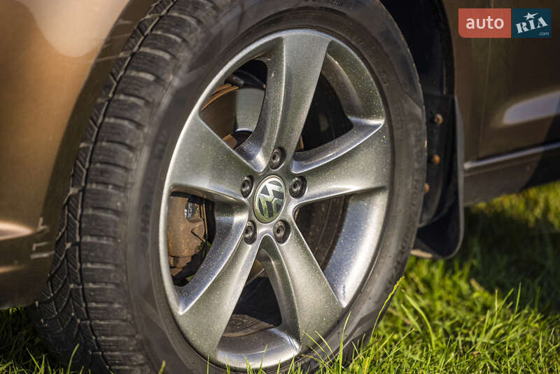 Мінівен Volkswagen Touran 2014 в Золочеві