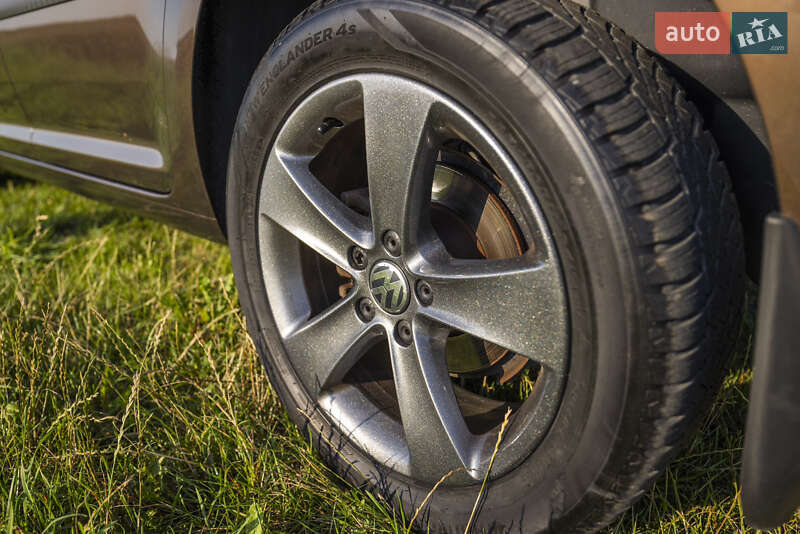 Мінівен Volkswagen Touran 2014 в Золочеві