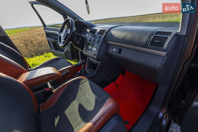 Мінівен Volkswagen Touran 2014 в Золочеві