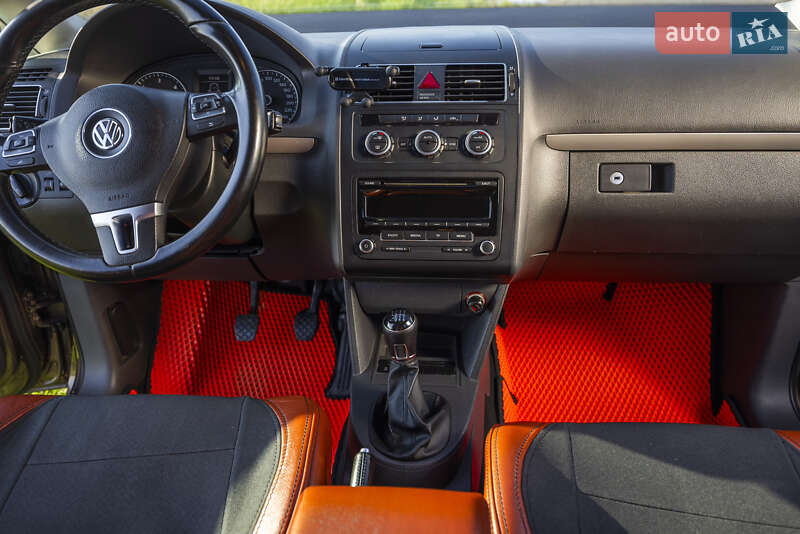 Мінівен Volkswagen Touran 2014 в Золочеві