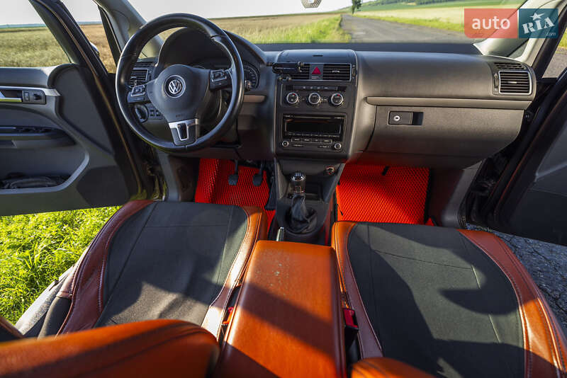 Мінівен Volkswagen Touran 2014 в Золочеві