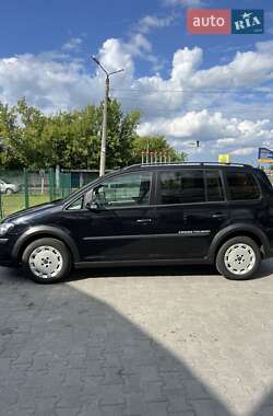Минивэн Volkswagen Touran 2008 в Киеве