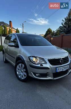 Минивэн Volkswagen Touran 2010 в Харькове