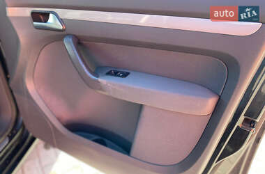 Мінівен Volkswagen Touran 2012 в 