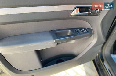 Мінівен Volkswagen Touran 2012 в 