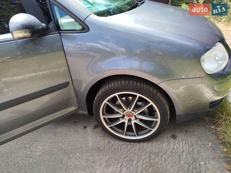 Минивэн Volkswagen Touran 2004 в Киеве
