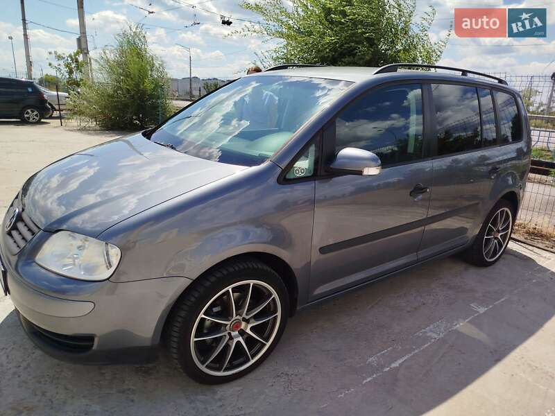 Минивэн Volkswagen Touran 2004 в Киеве