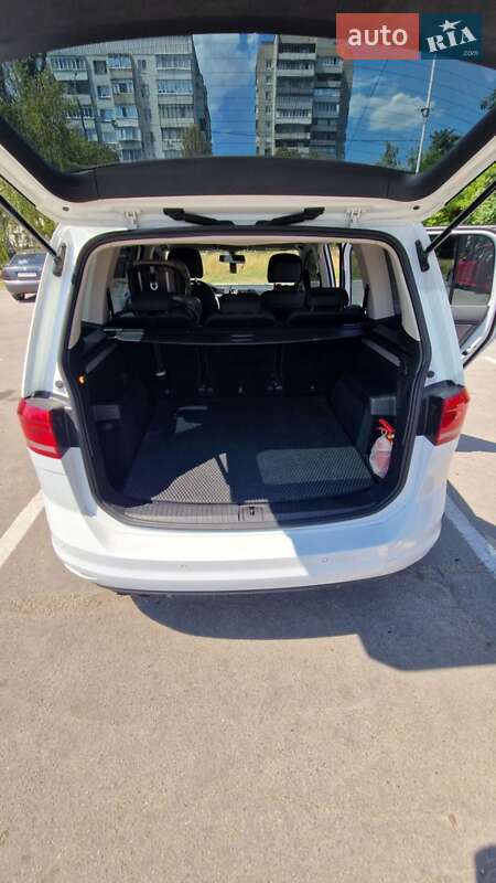Микровэн Volkswagen Touran 2016 в Запорожье