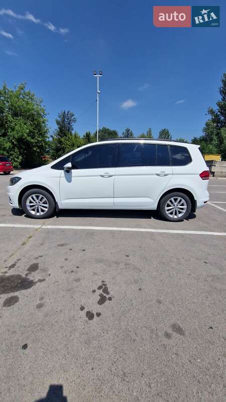 Микровэн Volkswagen Touran 2016 в Запорожье