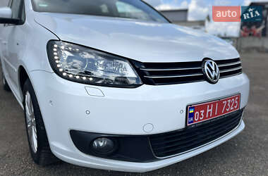 Мінівен Volkswagen Touran 2014 в 