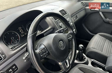 Мінівен Volkswagen Touran 2014 в 