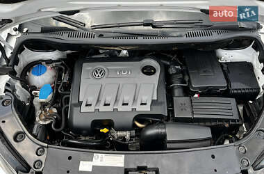 Мінівен Volkswagen Touran 2014 в 