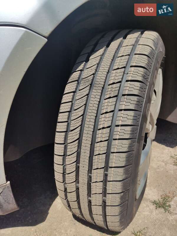 Минивэн Volkswagen Touran 2004 в Кривом Роге