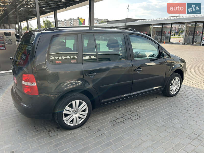 Минивэн Volkswagen Touran 2004 в Александрие