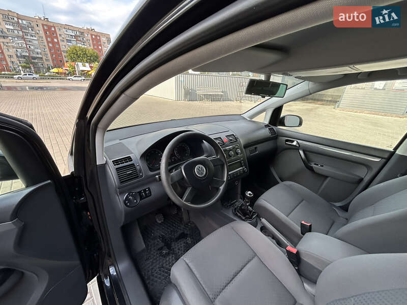 Минивэн Volkswagen Touran 2004 в Александрие