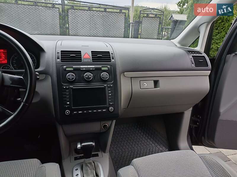 Минивэн Volkswagen Touran 2004 в Косове