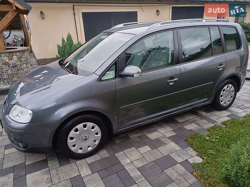 Минивэн Volkswagen Touran 2004 в Косове
