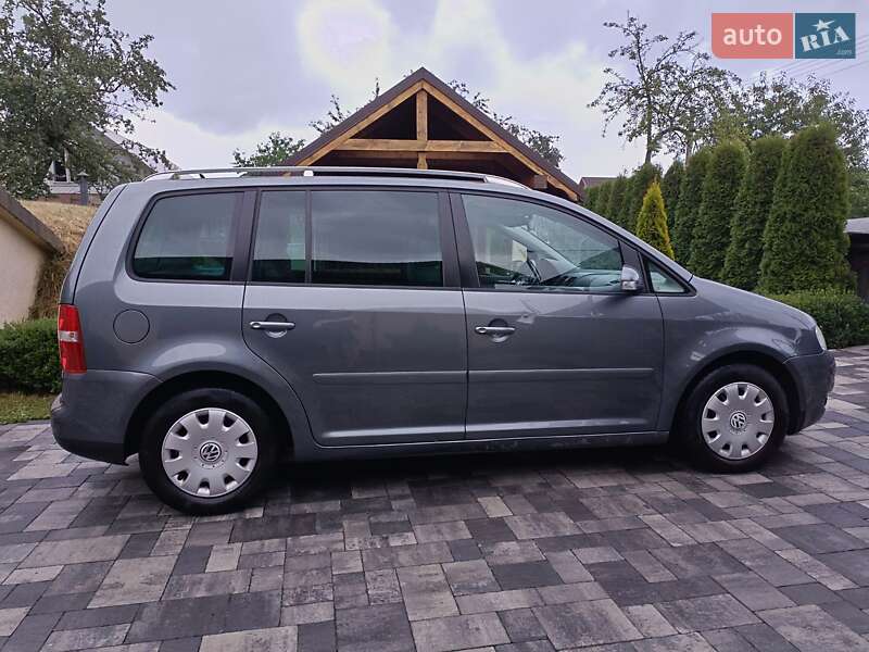 Минивэн Volkswagen Touran 2004 в Косове