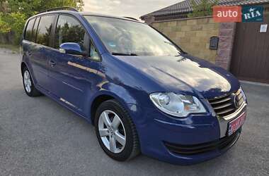 Минивэн Volkswagen Touran 2008 в Каменском