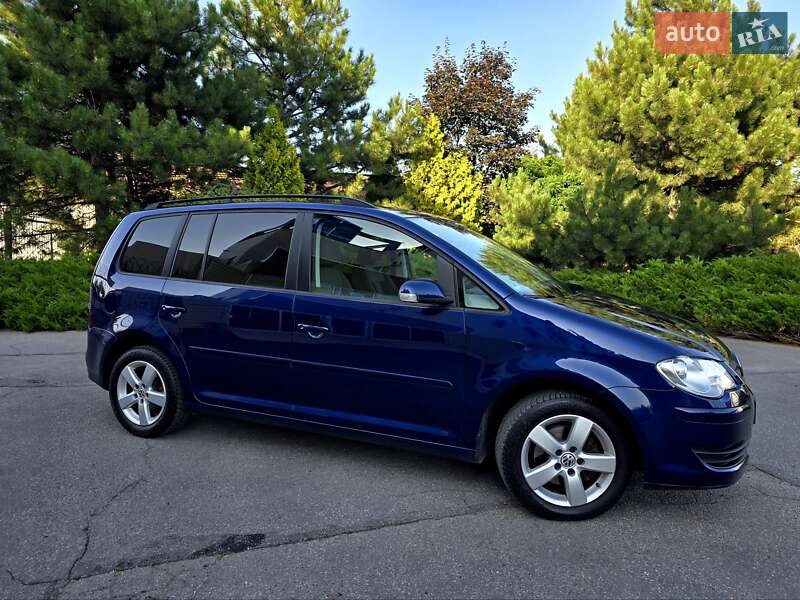 Мінівен Volkswagen Touran 2009 в Полтаві