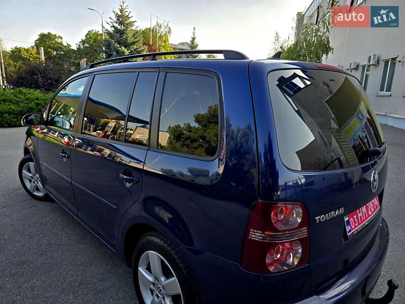 Мінівен Volkswagen Touran 2009 в Полтаві