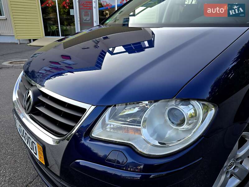 Мінівен Volkswagen Touran 2009 в Полтаві
