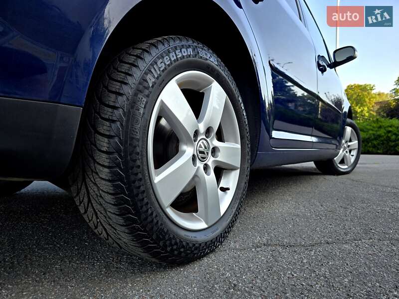 Мінівен Volkswagen Touran 2009 в Полтаві