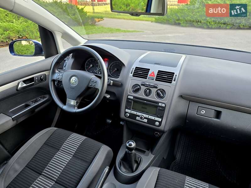 Мінівен Volkswagen Touran 2009 в Полтаві