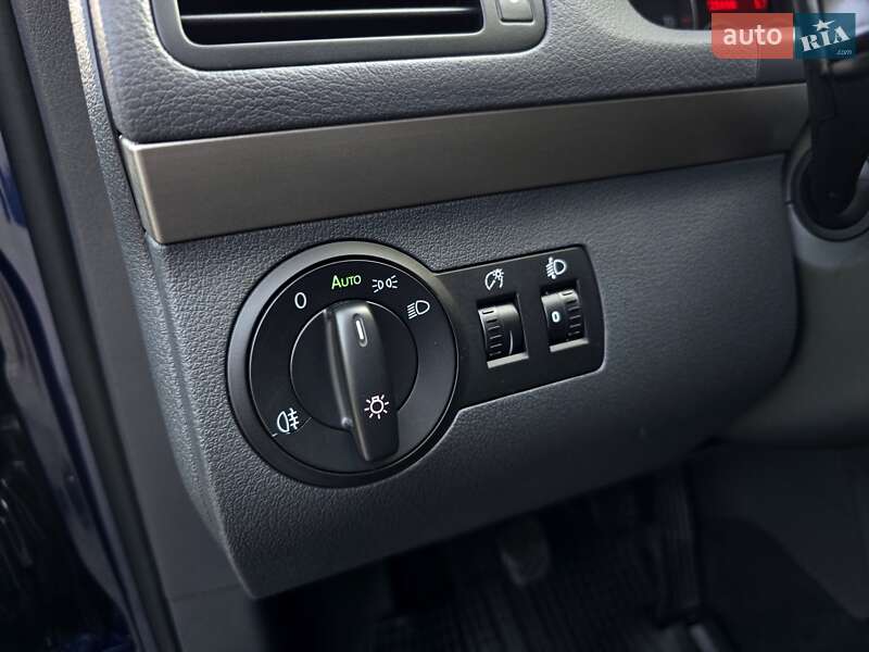 Мінівен Volkswagen Touran 2009 в Полтаві
