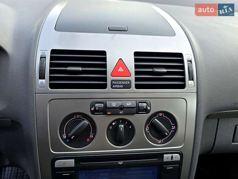 Мінівен Volkswagen Touran 2009 в Полтаві