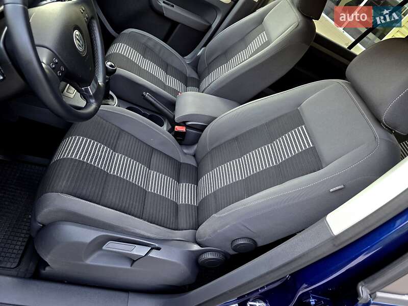 Мінівен Volkswagen Touran 2009 в Полтаві