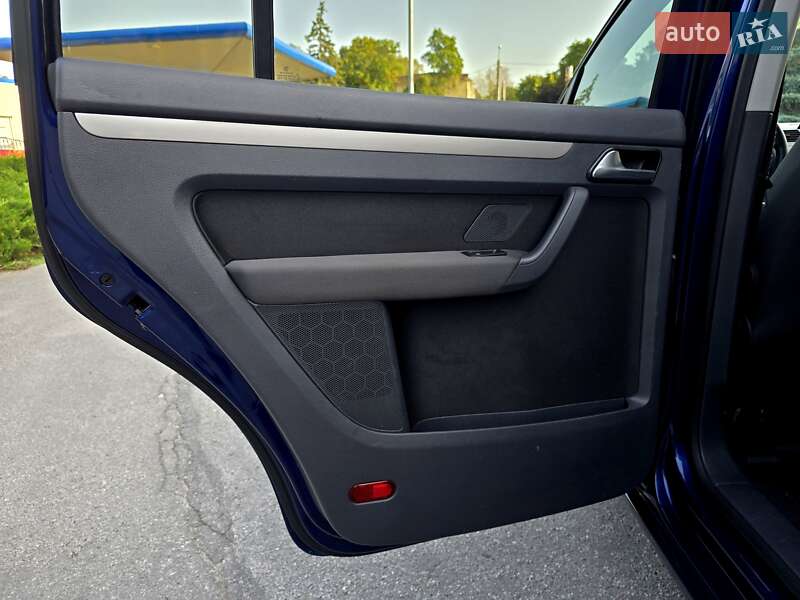 Мінівен Volkswagen Touran 2009 в Полтаві
