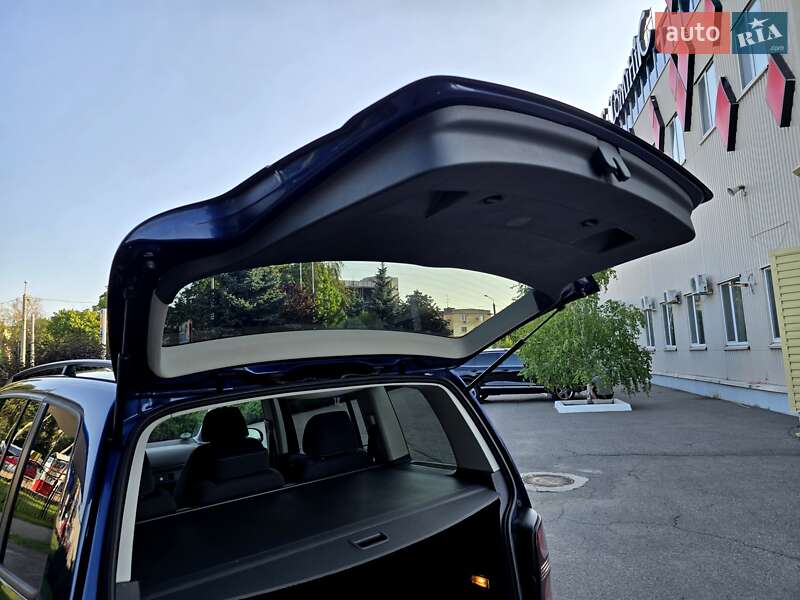 Мінівен Volkswagen Touran 2009 в Полтаві