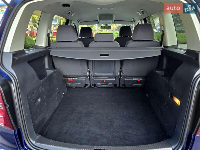 Мінівен Volkswagen Touran 2009 в Полтаві