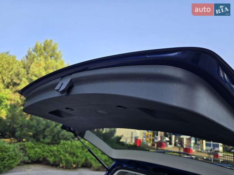 Мінівен Volkswagen Touran 2009 в Полтаві