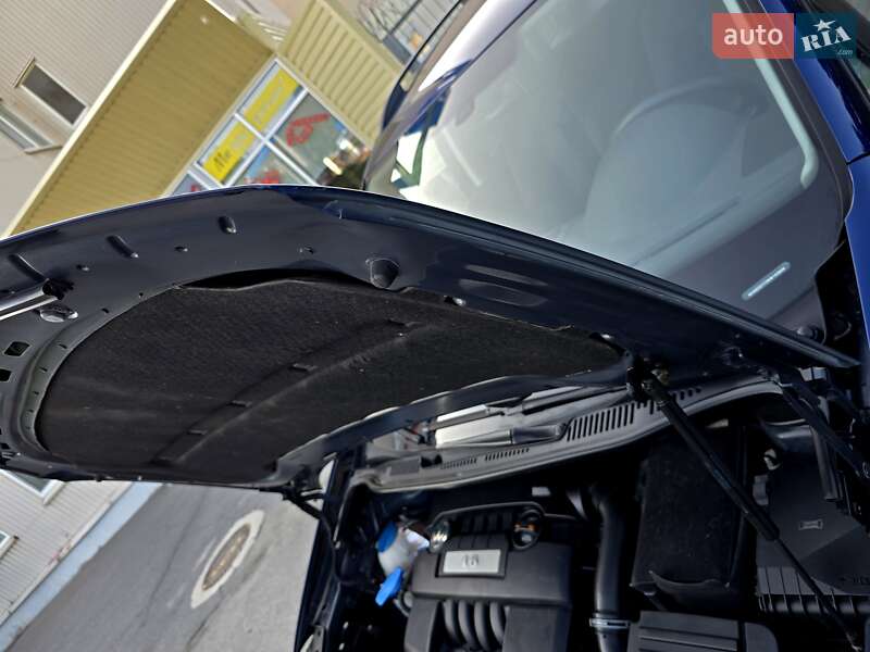 Мінівен Volkswagen Touran 2009 в Полтаві