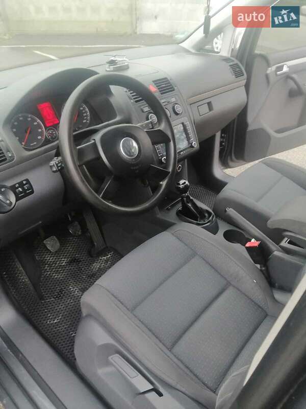 Мінівен Volkswagen Touran 2005 в Києві фото 8 Мінівен Volkswagen Touran 2005 в Києві