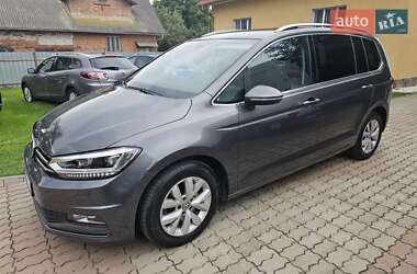 Мікровен Volkswagen Touran 2016 в Стрию