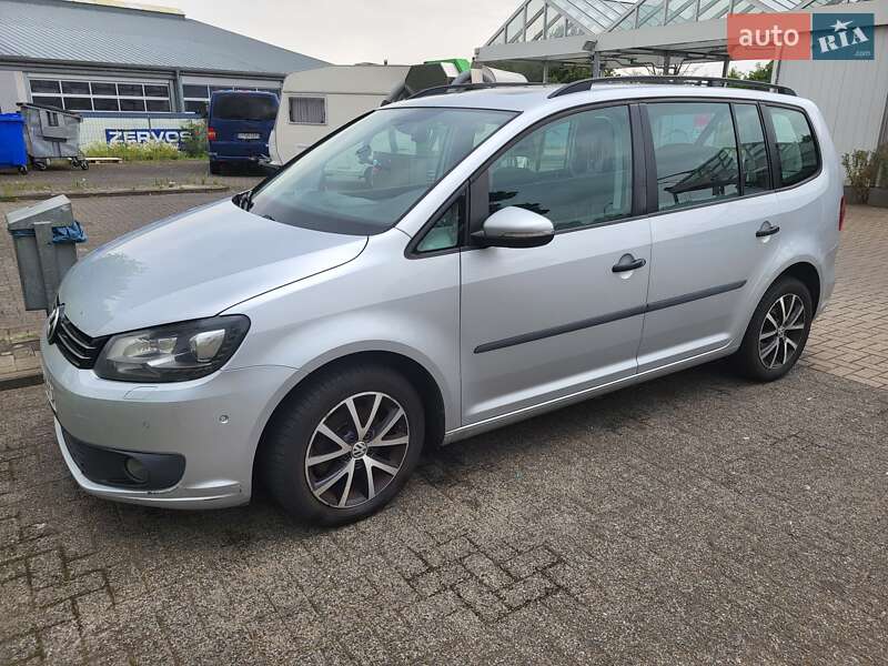 Минивэн Volkswagen Touran 2012 в Вижнице