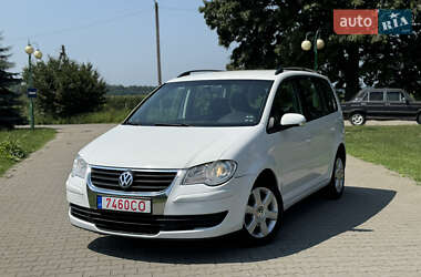 Мінівен Volkswagen Touran 2008 в Чернівцях